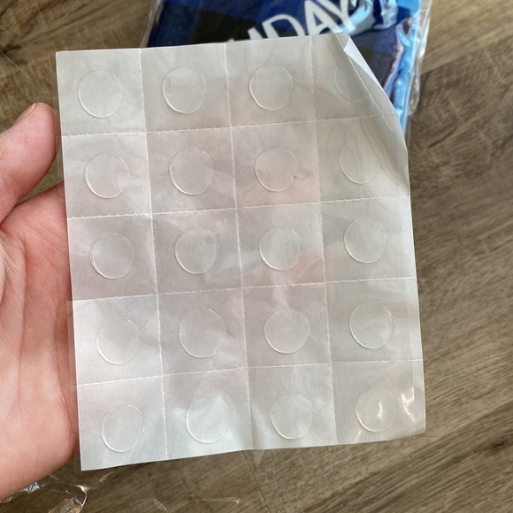 4 for $25 pet birthday decorations (flaw on hat) - Picture 8 of 9